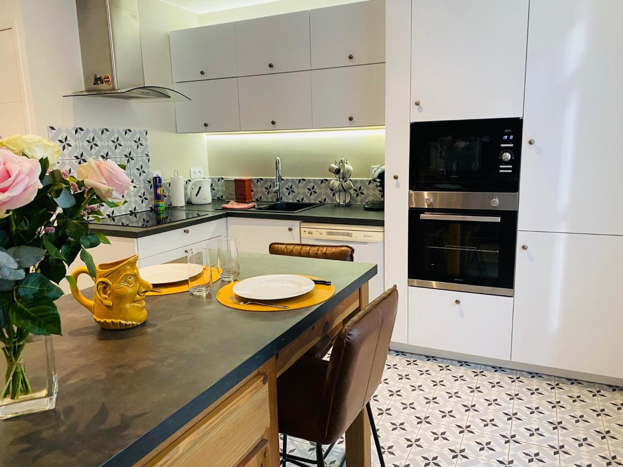Douillet Et Coquet Appartement Climatise - Parking Prive Gratuit - Centre Montpellier Luaran gambar