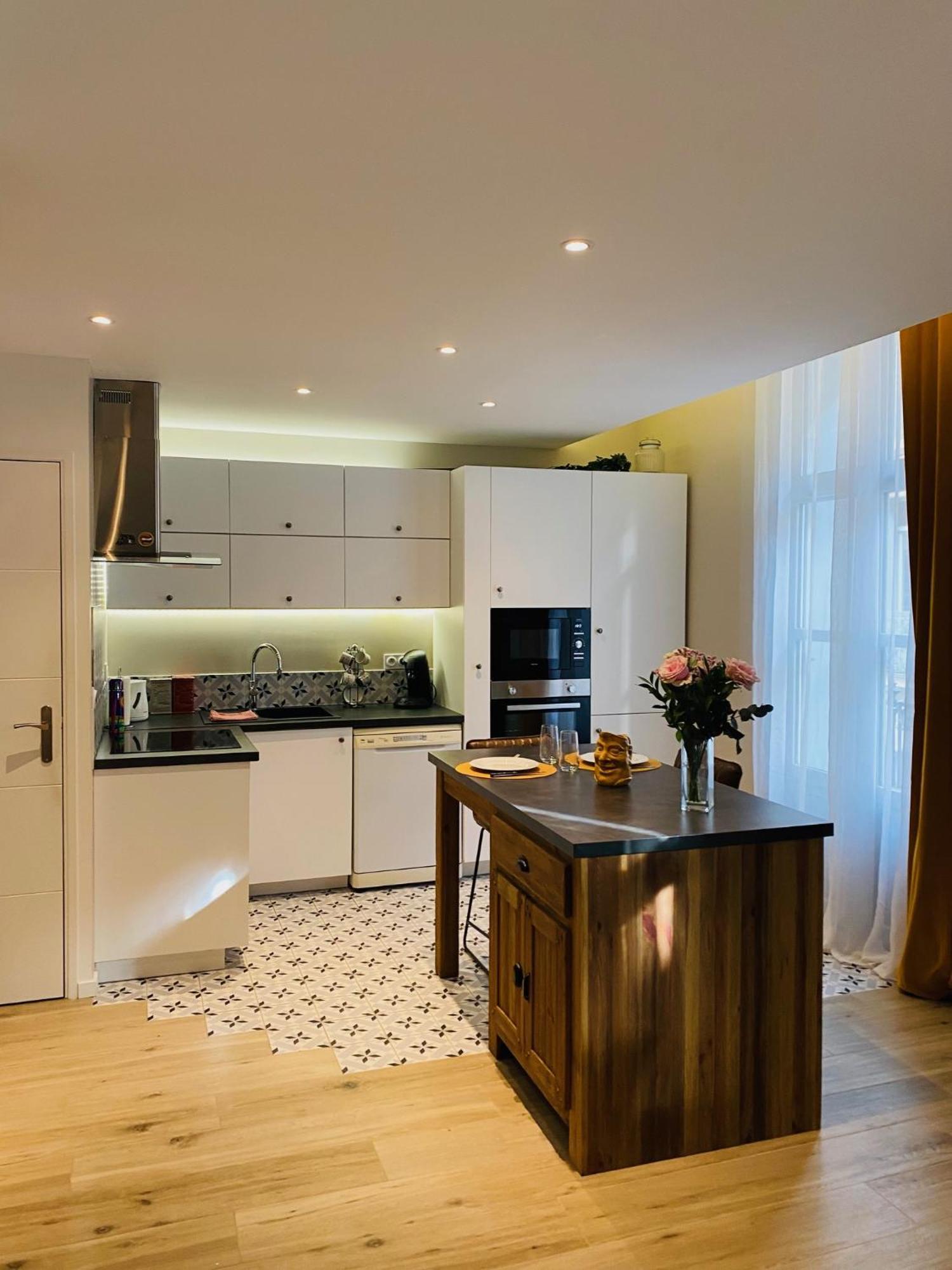 Douillet Et Coquet Appartement Climatise - Parking Prive Gratuit - Centre Montpellier Luaran gambar