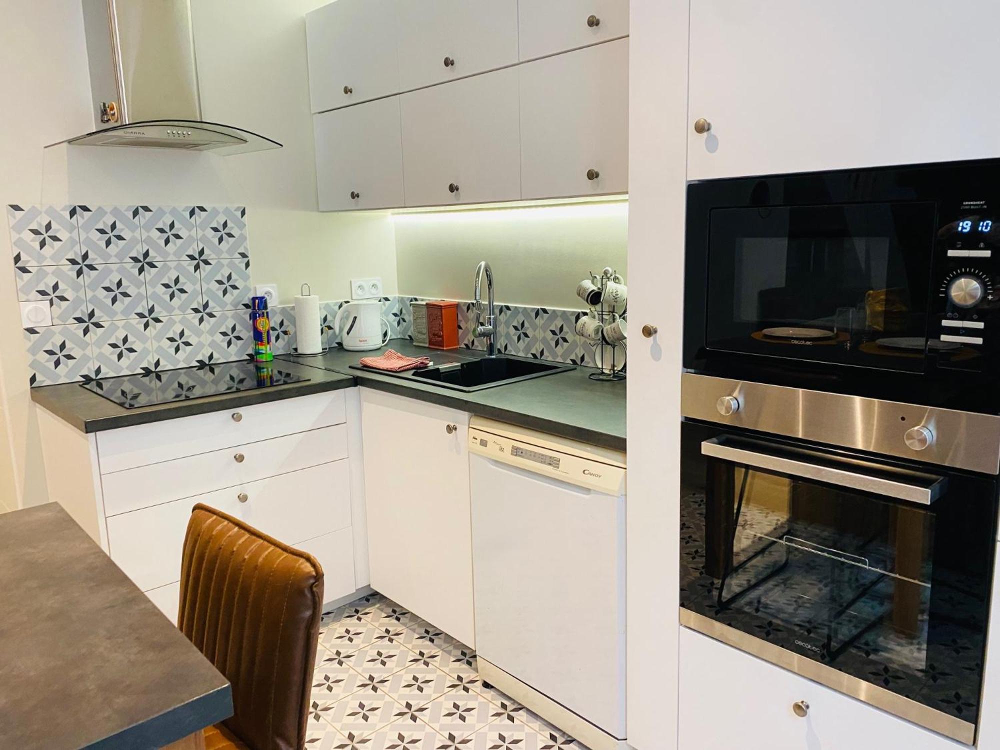 Douillet Et Coquet Appartement Climatise - Parking Prive Gratuit - Centre Montpellier Luaran gambar