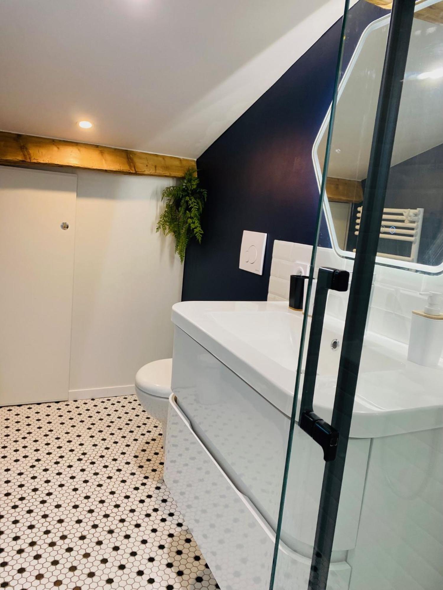 Douillet Et Coquet Appartement Climatise - Parking Prive Gratuit - Centre Montpellier Luaran gambar
